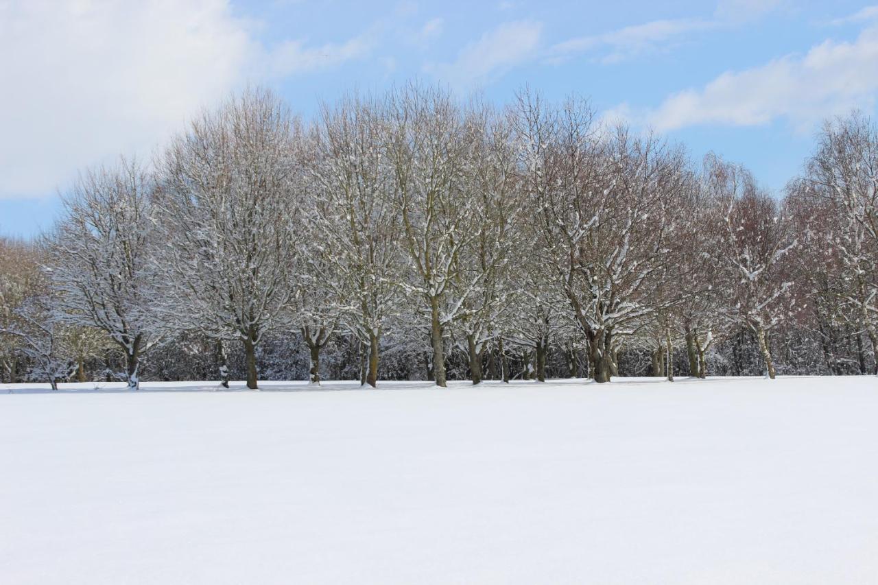 Weald Of Kent Golf Course And Hotel Headcorn Exterior foto